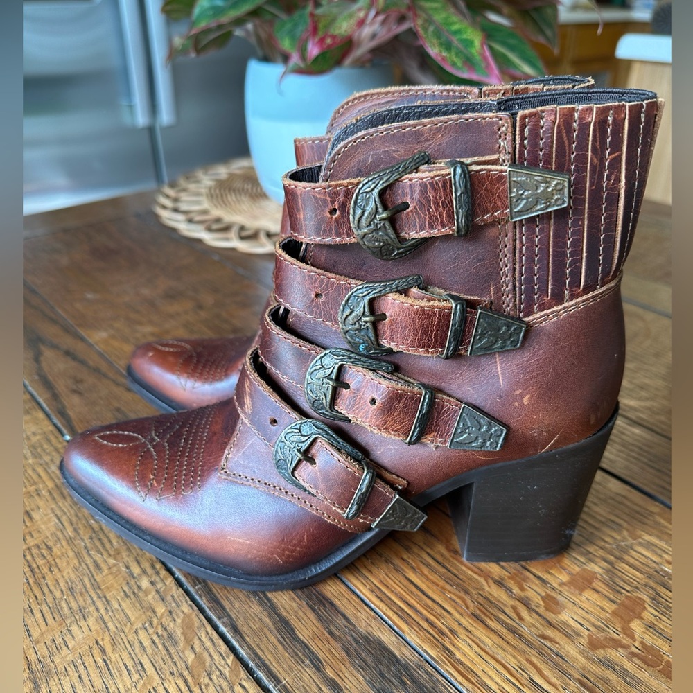 Steve Madden brown leather buckle western boots size 6 1/2